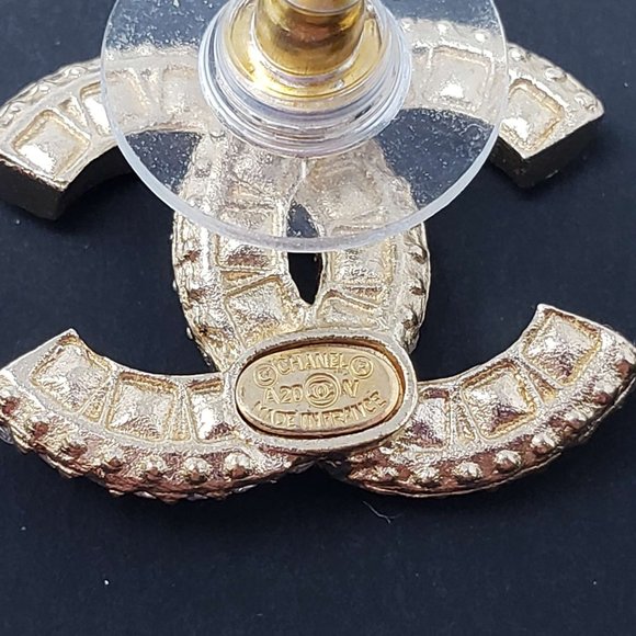 100% Authentic Chanel CC Goldish with stone Earrings - Picture 11 of 13
